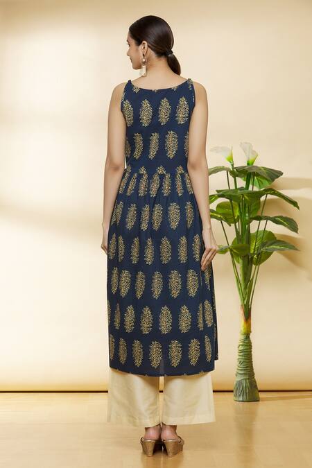 Samyukta Singhania Blue Cotton Printed Boat Kurta  2