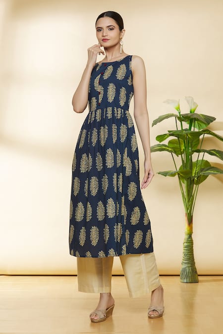 Samyukta Singhania Blue Cotton Printed Boat Kurta  4