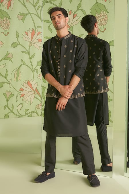 Sanjev Marwaaha Geometric Embroidered Bundi Kurta Set 