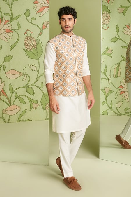 Sanjev Marwaaha Applique Embroidered Bundi Kurta Set 