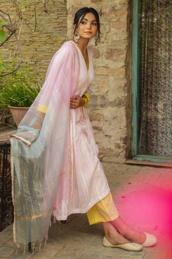 Buy Myaara Pink Chanderi Blend, Dupatta Organza Sequins V Neck Gulabi Anarkali Pant Set Online at Aza Fashions Buy_Myaara_Pink Chanderi Blend, Dupatta Organza Sequins V Neck Gulabi Anarkali Pant Set _Online_at_Aza_Fashions