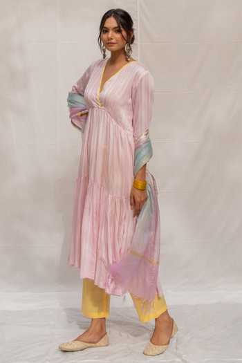 Shop Myaara Pink Chanderi Blend, Dupatta Organza Sequins V Neck Gulabi Anarkali Pant Set Online at Aza Fashions Shop_Myaara_Pink Chanderi Blend, Dupatta Organza Sequins V Neck Gulabi Anarkali Pant Set _Online_at_Aza_Fashions