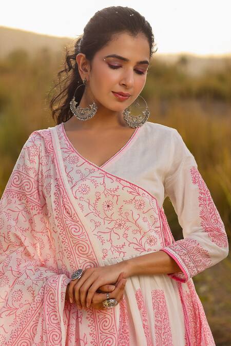 Bairaas_Pink Mulmul And Embroidery Hand Block V Neck Angrakha Sharara Set_at_Aza_Fashions