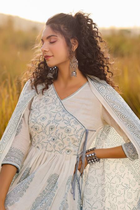 Bairaas_Grey Mulmul And Embroidery Hand Block V Neck Angrakha Sharara Set_at_Aza_Fashions