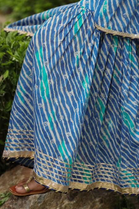 Bairaas_Blue Mulmul Print And Embroidery Leheriya Notched Kurta Gharara Set _at_Aza_Fashions