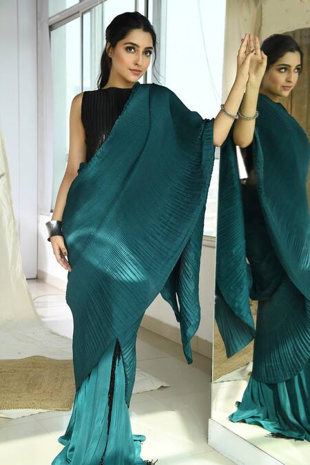 Aaryaa By Kashveen Kohli_Green Crepe And Satin Sequin & Cutdana Boat Pleated Pre-draped Saree With Blouse _Online_at_Aza_Fashions
