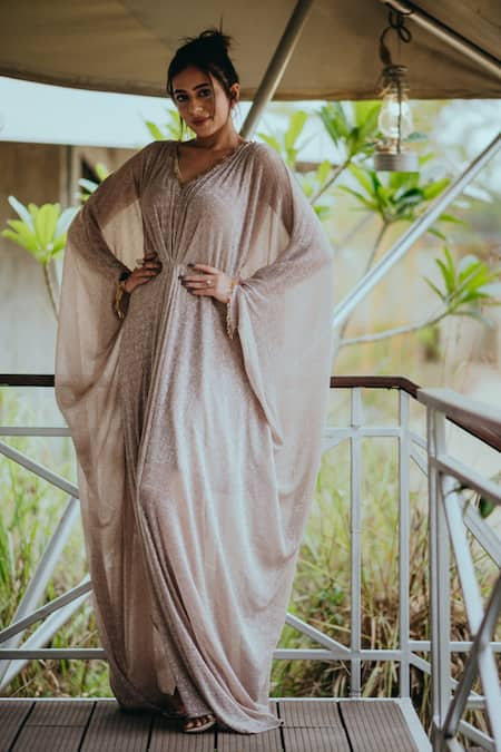 Aaryaa By Kashveen Kohli Shimmer Kaftan With Belt 