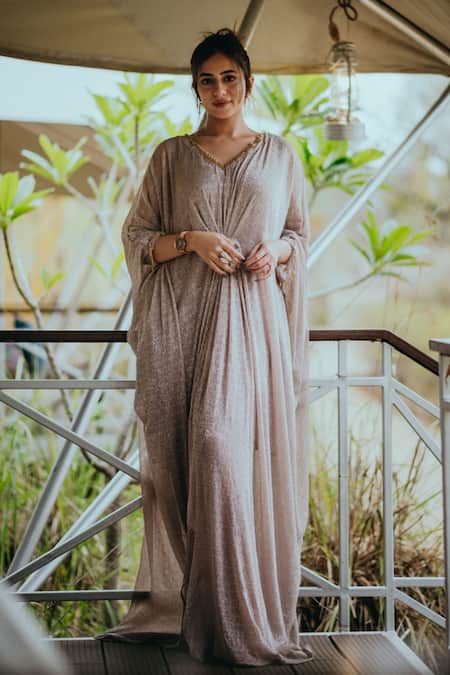 Aaryaa By Kashveen Kohli Shimmer Kaftan With Belt 