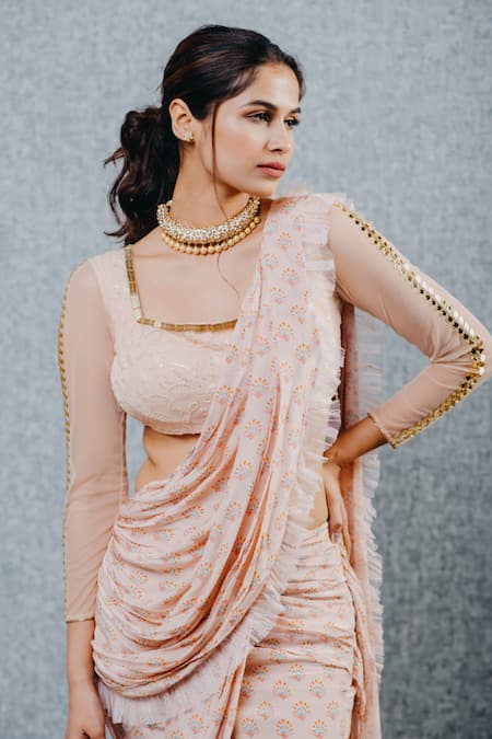 Aaryaa By Kashveen Kohli_Peach Lucknowi And , Saree Crepe & & Blouse Soft Net Pre-draped With _Online_at_Aza_Fashions