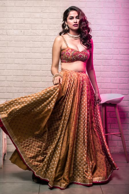 Aaryaa By Kashveen Kohli_Yellow Lehenga Silk And Dupatta Soft Net Mirror, Mukaish, Thread, Foil & Set _Online_at_Aza_Fashions