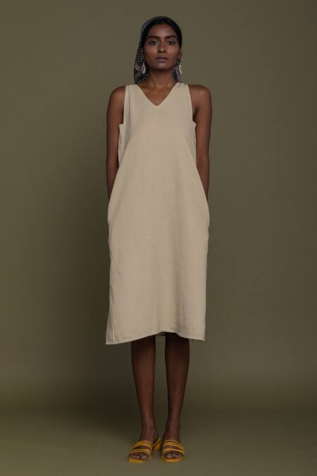 Buy Reistor Beige Hemp V Neck Side Pocket Dress Online at Aza Fashions Buy_Reistor_Beige Hemp V Neck Side Pocket Dress _Online_at_Aza_Fashions