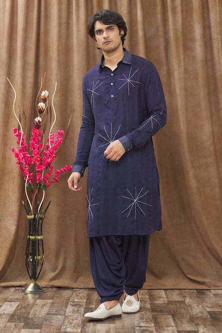 Soniya G Thread Embroidered Kurta Set 