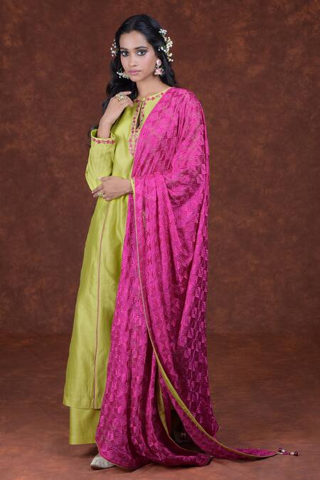 Talking Threads Green Chanderi Silk Floral Keyhole Kurta Set Online at Aza Fashions Talking Threads_Green Chanderi Silk Floral Keyhole Kurta Set _Online_at_Aza_Fashions