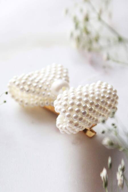 Choko_White Bow Embellished Hairclip_Online_at_Aza_Fashions