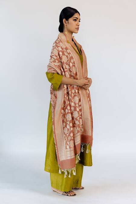 Mimamsaa_Peach Pure Banarasi Silk Floral Kiran Dupatta_Online_at_Aza_Fashions