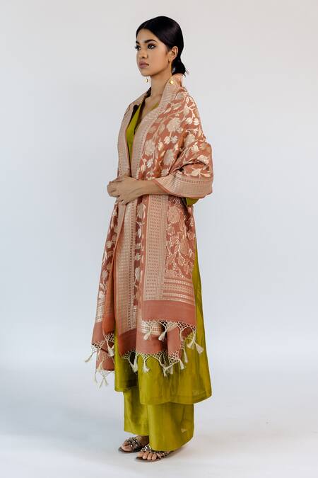Buy_Mimamsaa_Peach Pure Banarasi Silk Floral Kiran Dupatta_Online_at_Aza_Fashions