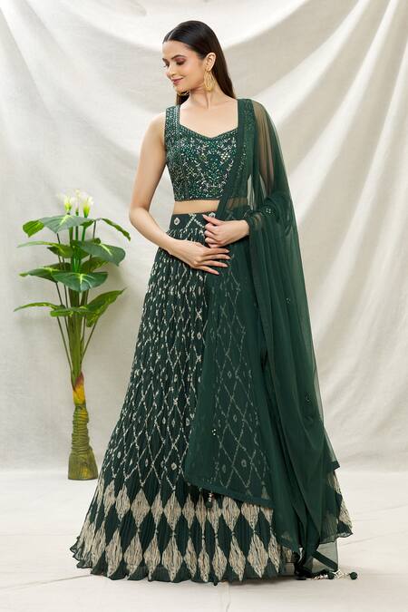 Naintara Bajaj Green Raw Silk Printed Bandhani Round Lehenga Set