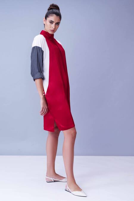 House Of Behram Red Body Italian Satin, Shoulders Moss Crepe, Sleeves 100% Colorblock Dress Online at Aza Fashions House Of Behram_Red Body Italian Satin, Shoulders Moss Crepe, Sleeves 100% Colorblock Dress _Online_at_Aza_Fashions
