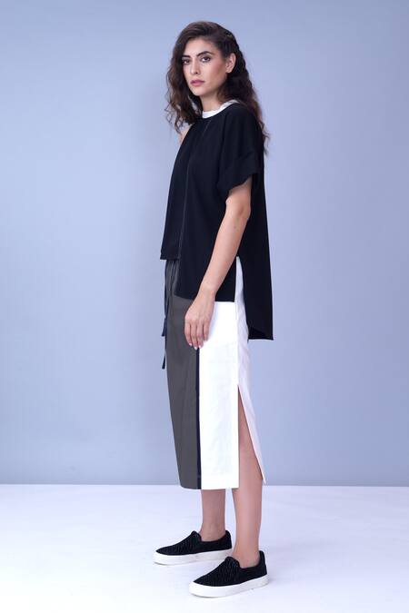 House Of Behram Black Moss Crepe Thread Round Asymmetric Top Online at Aza Fashions House Of Behram_Black Moss Crepe Thread Round Asymmetric Top _Online_at_Aza_Fashions