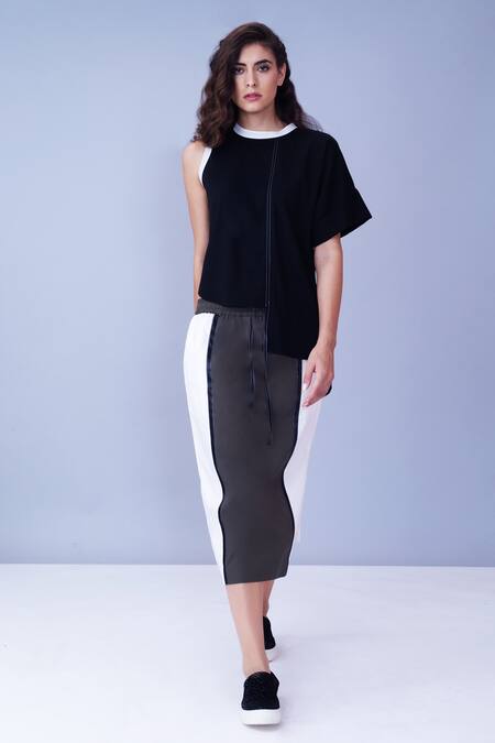 Shop House Of Behram Black Moss Crepe Thread Round Asymmetric Top Online at Aza Fashions Shop_House Of Behram_Black Moss Crepe Thread Round Asymmetric Top _Online_at_Aza_Fashions