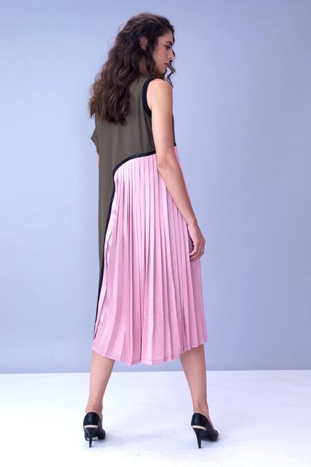 Shop House Of Behram Green Body Moss Crepe, Pleats Satin Plain Round Colorblock Dress at Aza Fashions Shop_House Of Behram_Green Body Moss Crepe, Pleats Satin Plain Round Colorblock Dress _at_Aza_Fashions