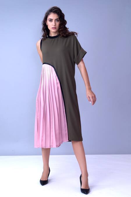 House Of Behram Green Body Moss Crepe, Pleats Satin Plain Round Colorblock Dress Online at Aza Fashions House Of Behram_Green Body Moss Crepe, Pleats Satin Plain Round Colorblock Dress _Online_at_Aza_Fashions