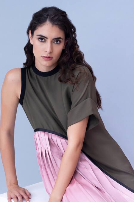 House Of Behram Green Body Moss Crepe, Pleats Satin Plain Round Colorblock Dress at Aza Fashions House Of Behram_Green Body Moss Crepe, Pleats Satin Plain Round Colorblock Dress _at_Aza_Fashions