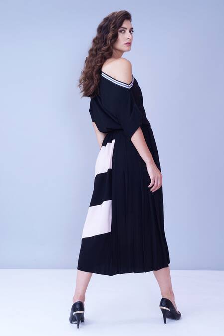 Shop House Of Behram Black Moss Crepe Plain Asymmetric One Shoulder Pleated Dress at Aza Fashions Shop_House Of Behram_Black Moss Crepe Plain Asymmetric One Shoulder Pleated Dress _at_Aza_Fashions