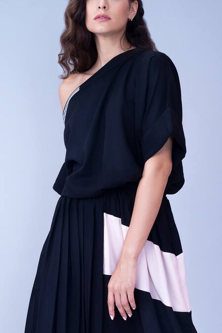 House Of Behram Black Moss Crepe Plain Asymmetric One Shoulder Pleated Dress at Aza Fashions House Of Behram_Black Moss Crepe Plain Asymmetric One Shoulder Pleated Dress _at_Aza_Fashions