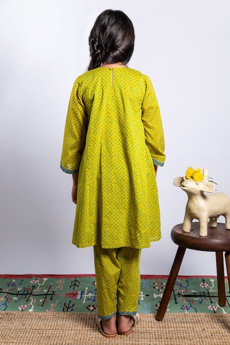 Shop BOTEH Green Cotton, Chanderi Silk Embroidery, Lace Bandhani Print Kurta Set at Aza Fashions Shop_BOTEH_Green Cotton, Chanderi Silk Embroidery, Lace Bandhani Print Kurta Set _at_Aza_Fashions