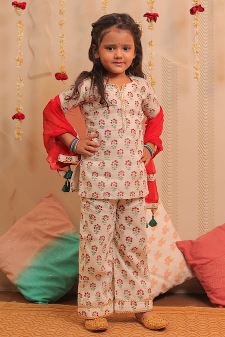 Tiny Colour_White Chiffon, Cotton Lace, Tassels Jasmine Printed Kurta Set _Online_at_Aza_Fashions