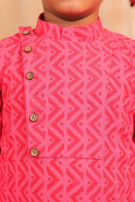 Buy_TINY COLOUR_Pink Cambric Cotton Printed Block Gulab Kurta Set _Online_at_Aza_Fashions