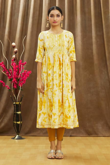 Samyukta Singhania_Yellow Muslin, Cotton Embroidery Round Neck Abstract Print Kurta And Pant Set_Online_at_Aza_Fashions