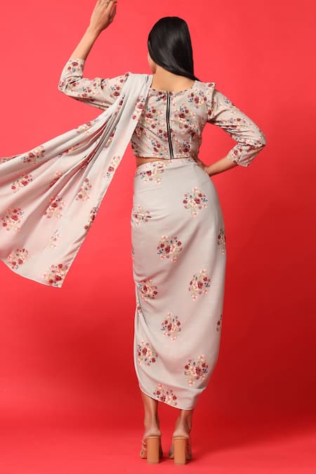 Shop_Pasha India_Green Rayon Slub Floral Print Round Pre-draped Lungi Saree With Blouse _at_Aza_Fashions