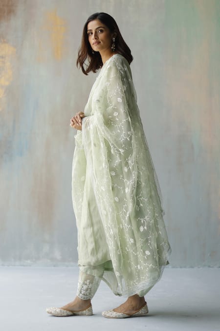 Begum_Green Organza Dupatta, Zari Silk Kurta And Modal Satin Mira Embroidered Set _Online_at_Aza_Fashions