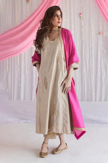 Shorshe Clothing Beige Kurta Chanderi Embroidered Floral Motifs V Neck Tannu And Pant Set 