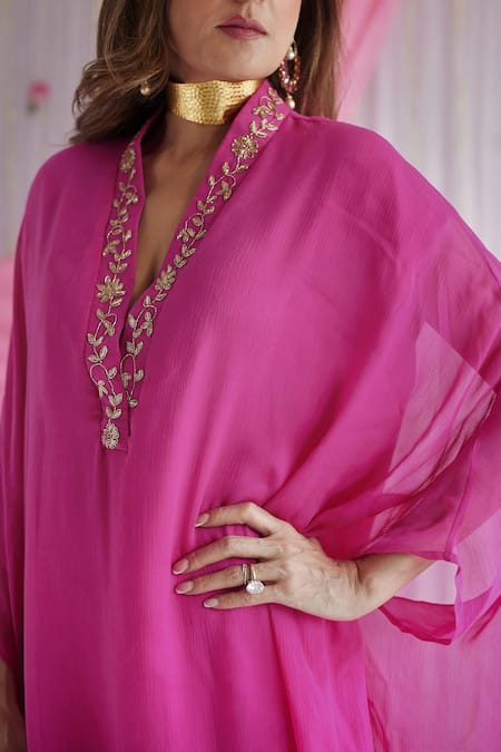 Shorshe Clothing Pink Chiffon, Lining Shantoon Floral Motifs V Neck Long Kaftan at Aza Fashions Shorshe Clothing_Pink Chiffon, Lining Shantoon Floral Motifs V Neck Long Kaftan _at_Aza_Fashions