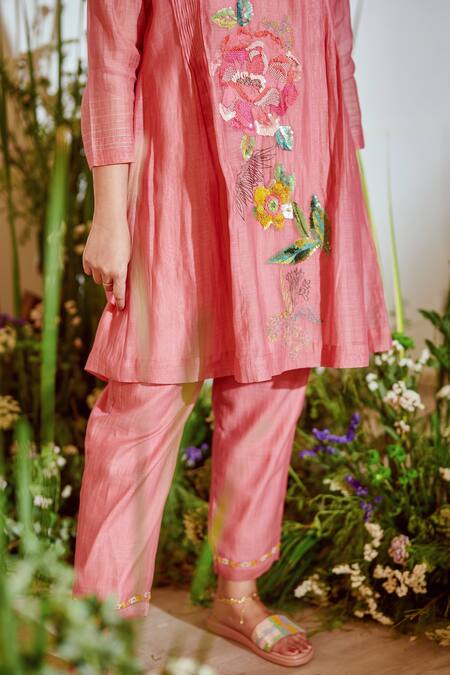 Half Full Curve_Pink Chanderi Sequin , Thread V Floral Embroidered Kurta And Pant Set _Online_at_Aza_Fashions