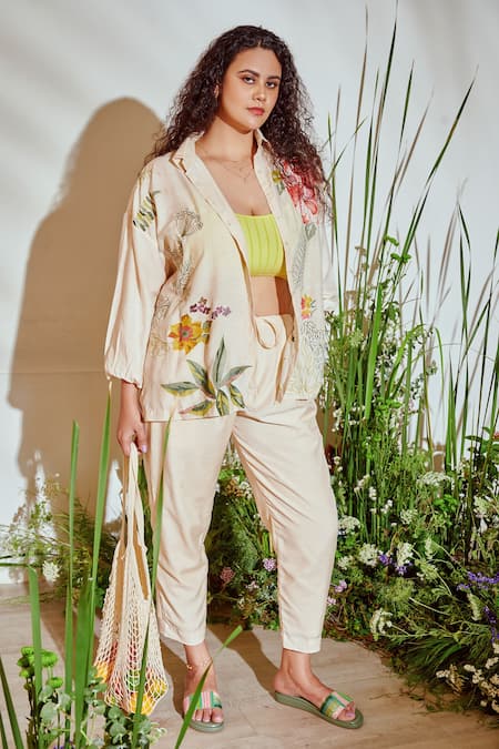 Half Full Curve Floral Embroidered Jacket & Pant Set 