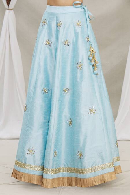 Priti Sahni Blue Floral Plunge V Neck Embroidered Lehenga Set at Aza Fashions Priti Sahni_Blue Floral Plunge V Neck Embroidered Lehenga Set _at_Aza_Fashions