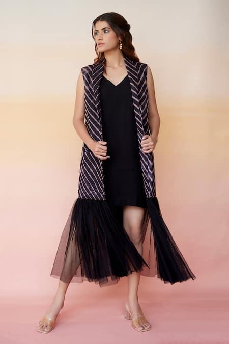 Shop Aapro Black Kota Doria Leheriya Collared Neck Beijing Print Jacket at Aza Fashions Shop_Aapro_Black Kota Doria Leheriya Collared Neck Beijing Print Jacket _at_Aza_Fashions