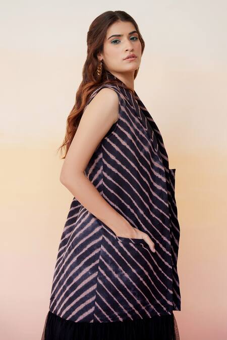 Aapro Black Kota Doria Leheriya Collared Neck Beijing Print Jacket Online at Aza Fashions Aapro_Black Kota Doria Leheriya Collared Neck Beijing Print Jacket _Online_at_Aza_Fashions