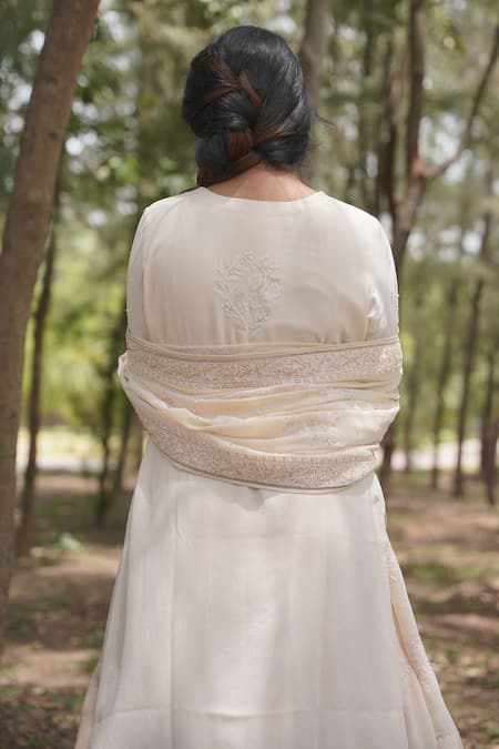 Buy_Iktaar By Meena_Beige Georgette And Chanderi Silk Beads & Thread, Embroidered Kurta Pant Set _Online_at_Aza_Fashions