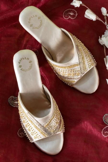 Women Satin Ivory Wedding Shoes Low Heel Closed Toe Stiletto Bride  Rhinestone Spitz / 9.5 cm Heel (Color : Purple, Size : 40 EU) Laydies price  in Saudi Arabia | Amazon Saudi Arabia | kanbkam