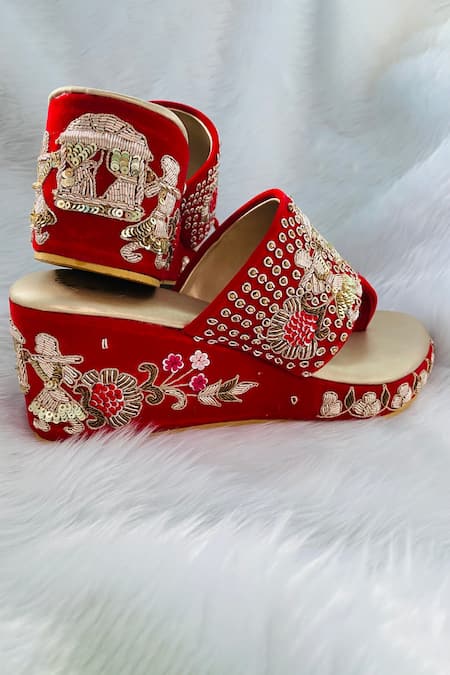 Shop_Shiveen Shiveen_Red Embroidered Palakhi Kolhapuri Wedges _at_Aza_Fashions