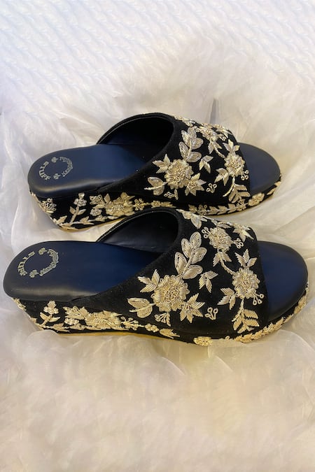 Shiveen Shiveen Yuyam Embroidered Wedges 