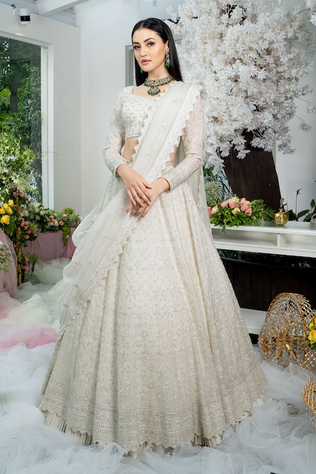 Varun Chakkilam Beige Silk Organza Embroidery Cutdana V Neck Bridal Lehenga Set For Women