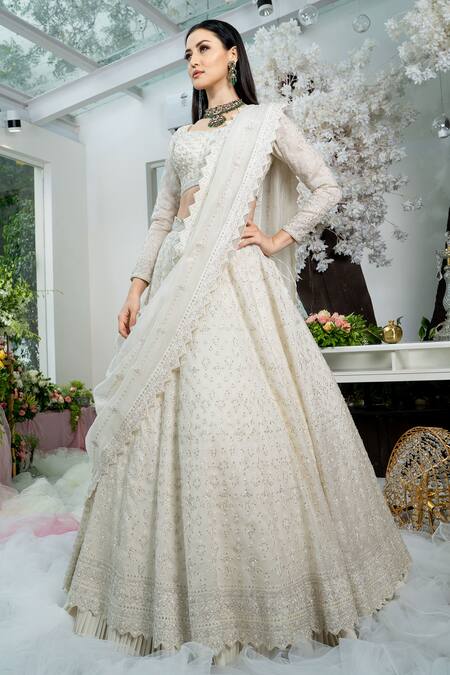 Shop_Varun Chakkilam_Beige Silk Organza Embroidery Cutdana V Neck Bridal Lehenga Set _at_Aza_Fashions