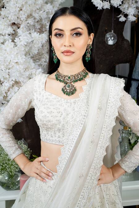 Varun Chakkilam_Beige Silk Organza Embroidery Cutdana V Neck Bridal Lehenga Set _Online_at_Aza_Fashions