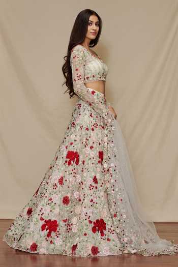 Shriya Som_White Tulle Floral Motifs Plunge V Neck Aurora Embroidered Bridal Lehenga Set_Online_at_Aza_Fashions